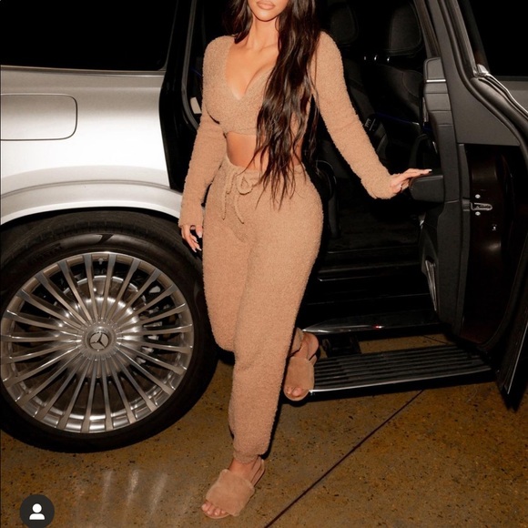 SKIMS cozy knit jogger & wrap top ( sold as a set) - Picture 8 of 12